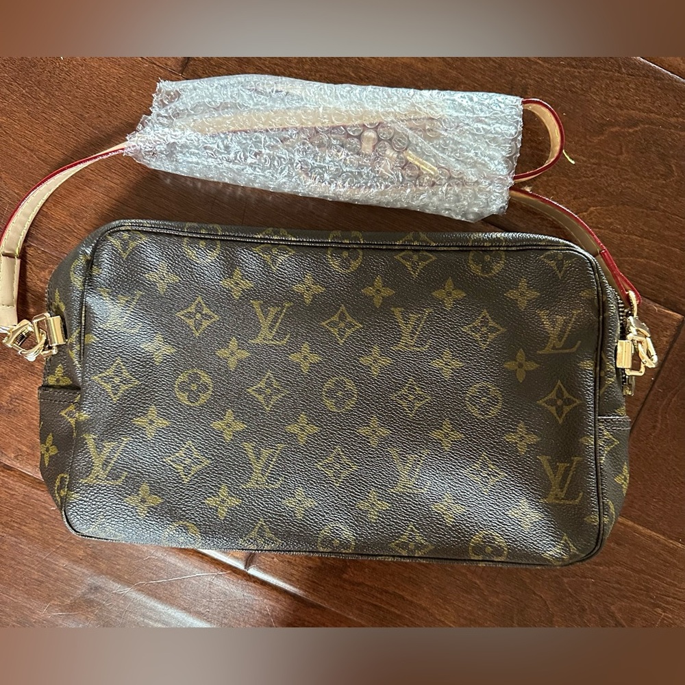 Preowned Louis Vuitton Monogram Trousse 28.